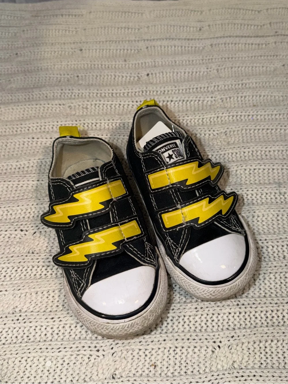 Converse Kids Black & Yellow Lightning Slip-On Sneakers infant size 6